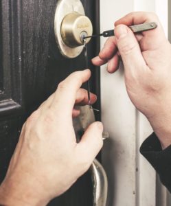 locksmith lock pick service